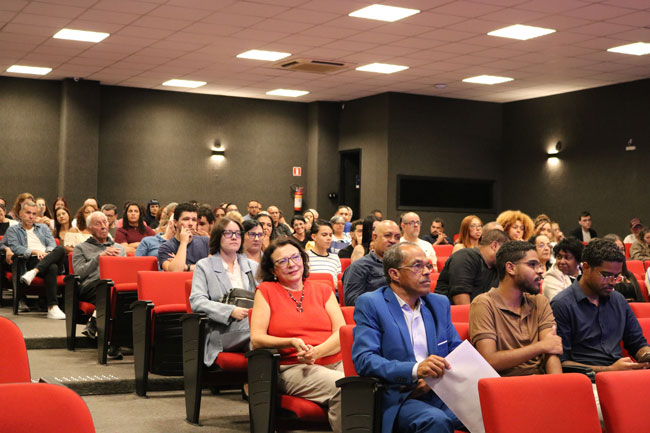 Familiares presentes para prestigiar os concluintes