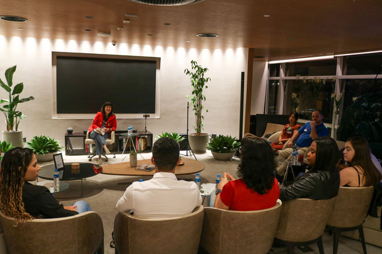 Estudantes reunidos na Casa Conectada Samsung para o Tech Talks