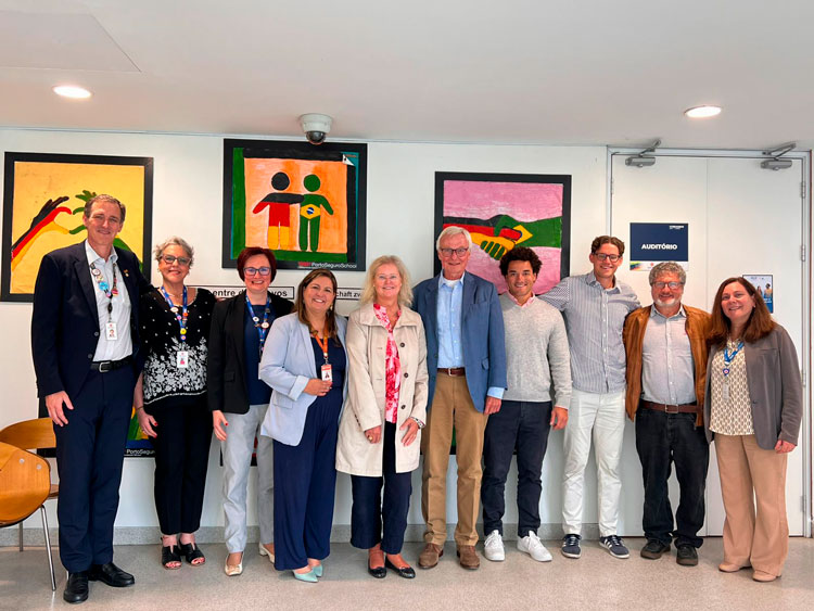 Da esquerda para a direita: Mauritius Matthias Freiherr Reisky von Dubnitz, Simone Aparecida Bratfisch Luiz Abdou, Josiane Richter, Valéria Batista Edo, Suzane Noé, Peter Noé, Tobias Noé, Nicolas Noé, Christoph de Oliveira Käppler e Meire Cristiane Silva. 
